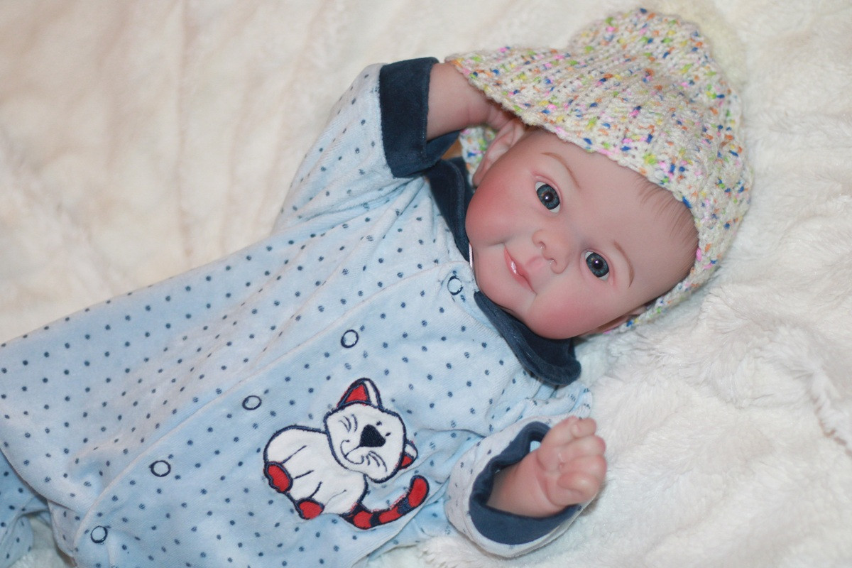  Realistická  panenka Oliver