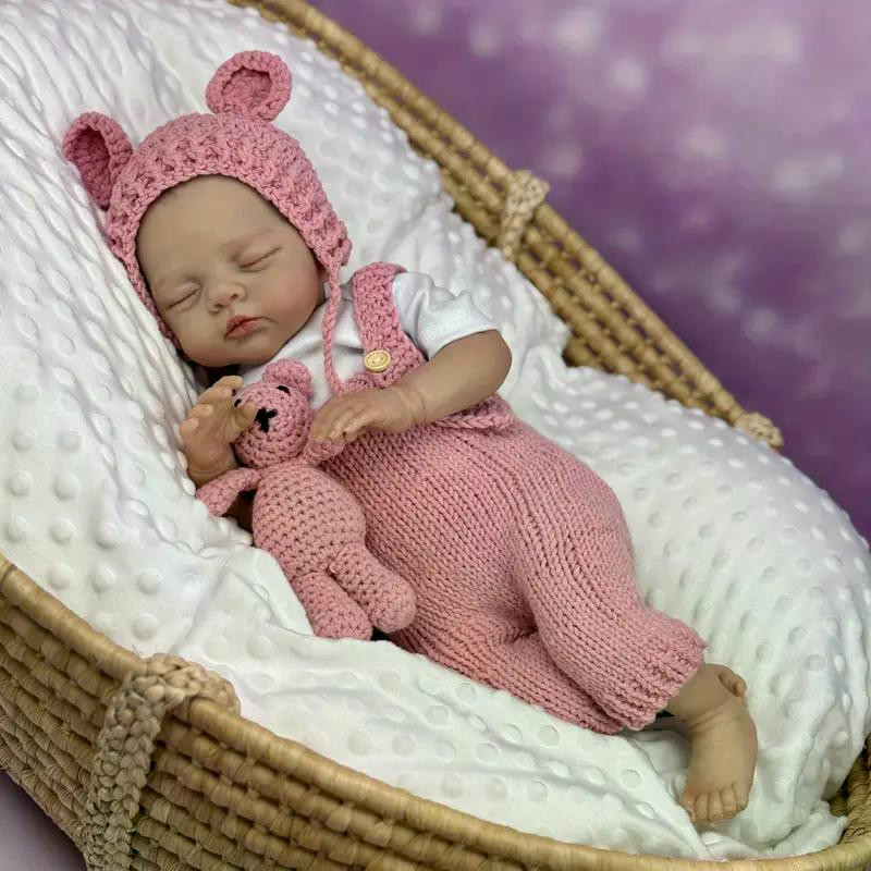  Pláčicí realistická  panenka 300