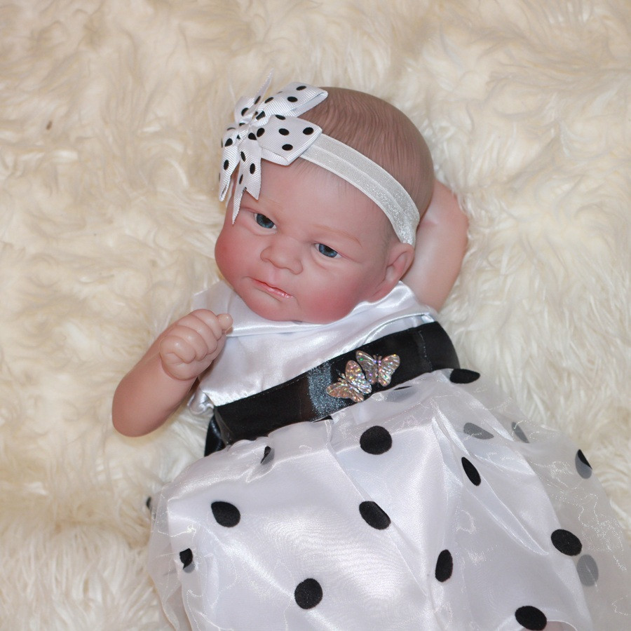  Broňa realistická  panenka