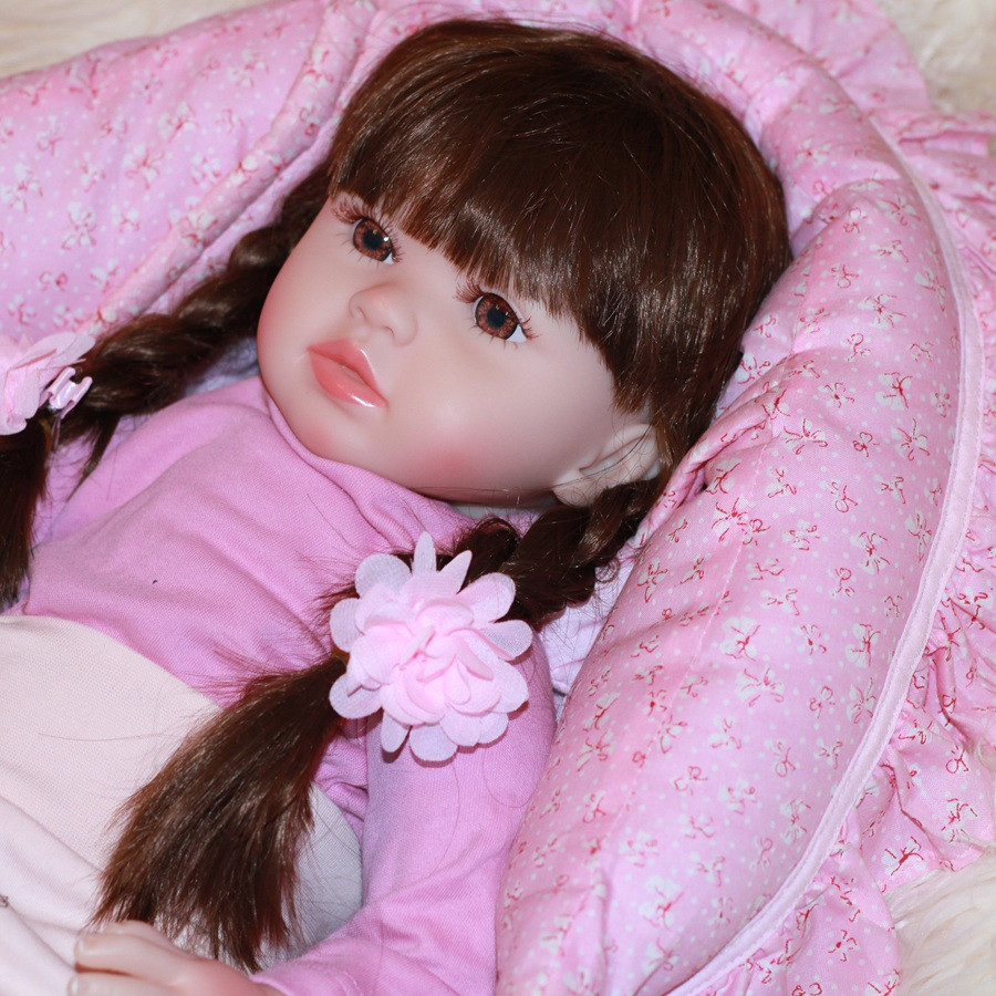 Realistická  panenka 902